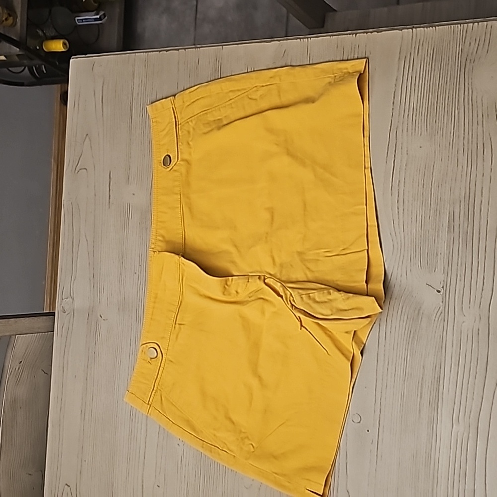 Loft short yellow size 14